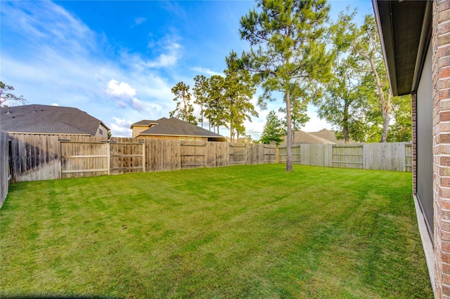 view of yard featuring a fenced backyard
