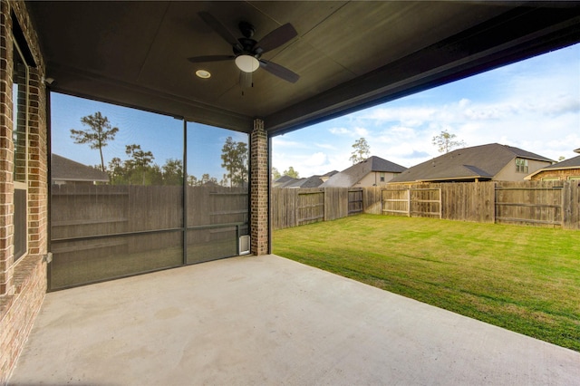 view of patio featuring a fenced backyard and ceiling fan