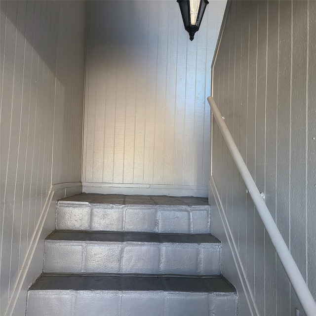 12633 Memorial Dr Unit 122, Houston, TX 77024 - view of stairway