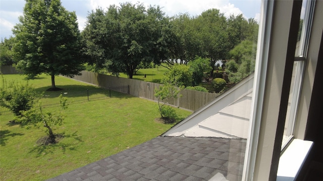 19731 Stone Lake Dr, Tomball, TX 77377 - view of yard with a patio