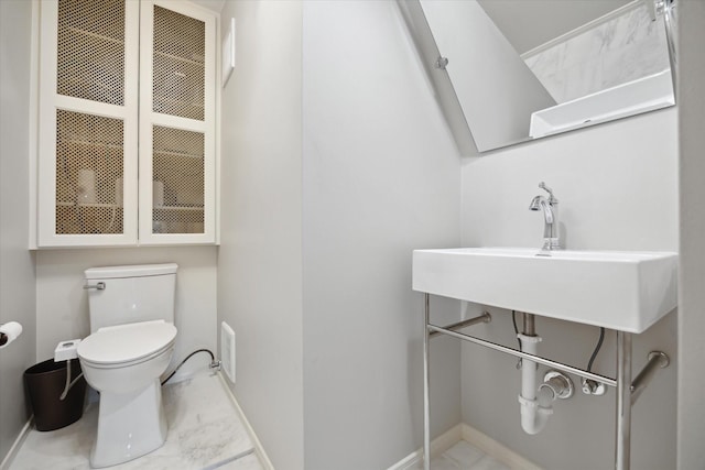 4122 University Blvd, Houston, TX 77005 - bathroom featuring baseboards, marble finish floor, and toilet
