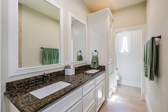5336 Inker St, Houston, TX 77007 - bathroom with a sink, baseboards, toilet, and double vanity