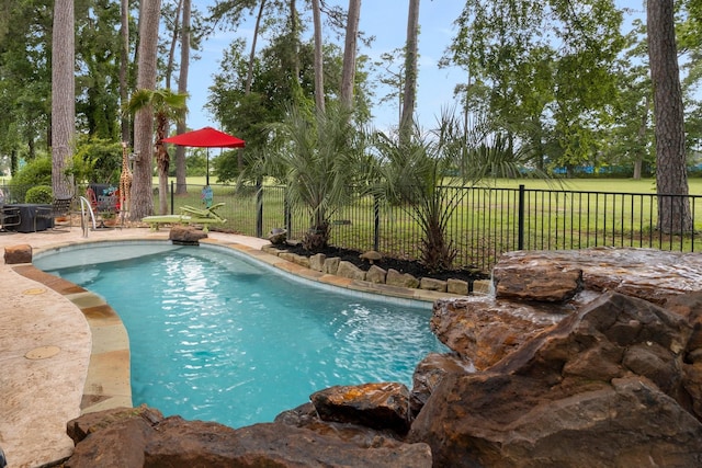 32 Laguna Rd, Montgomery, TX 77356 - view of swimming pool with a fenced in pool and fence