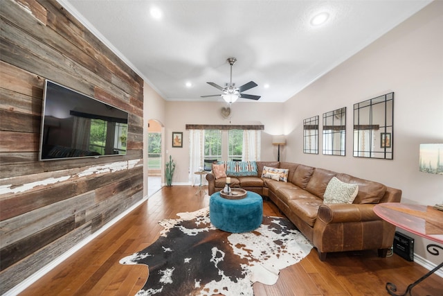 living area with a ceiling fan, crown molding, hardwood / wood-style flooring, baseboards, and recessed lighting