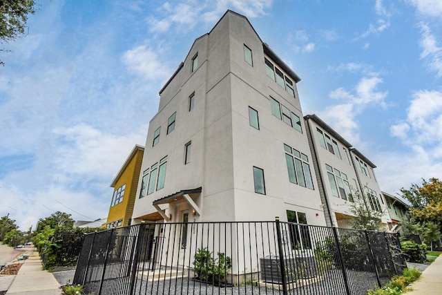 2303 Yupon St, Houston, TX 77006 - view of property featuring fence