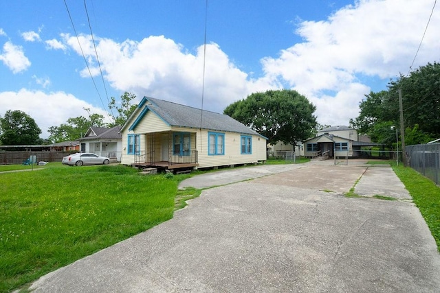 1817 Mcdaniel St, Houston, TX 77093 - view of front of home with a porch, a front lawn, fence, and concrete driveway