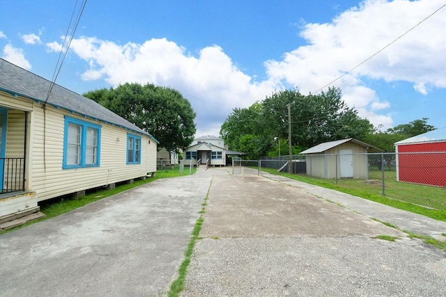 1817 Mcdaniel St, Houston, TX 77093 - view of street with concrete driveway