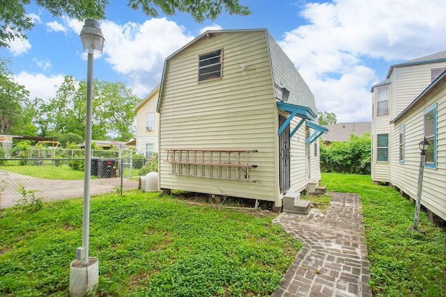 1817 Mcdaniel St, Houston, TX 77093 - view of side of property with fence