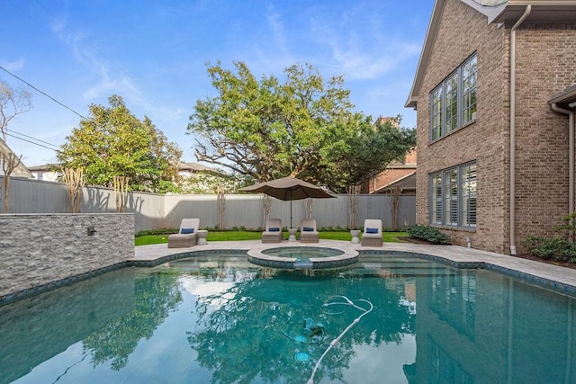 5262 Huckleberry Ln, Houston, TX 77056 - view of pool featuring a fenced backyard and a pool with connected hot tub