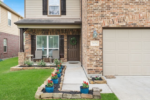 property entrance featuring brick siding, a lawn, and covered porch