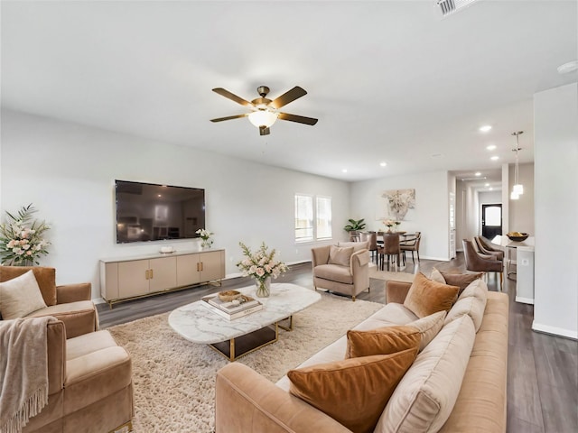 living area featuring a ceiling fan, baseboards, recessed lighting, wood finished floors, and visible vents