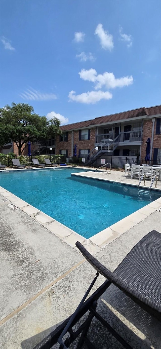 2350 Bering Dr Unit 114, Houston, TX 77057 - community pool featuring a patio and fence