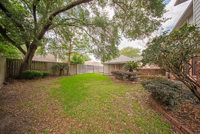 view of yard featuring a fenced backyard