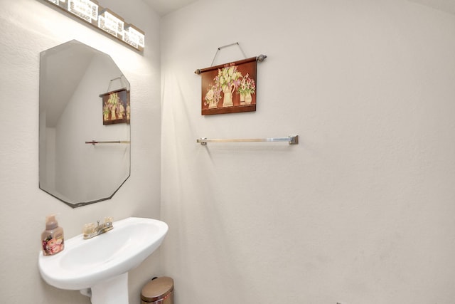 bathroom featuring a sink
