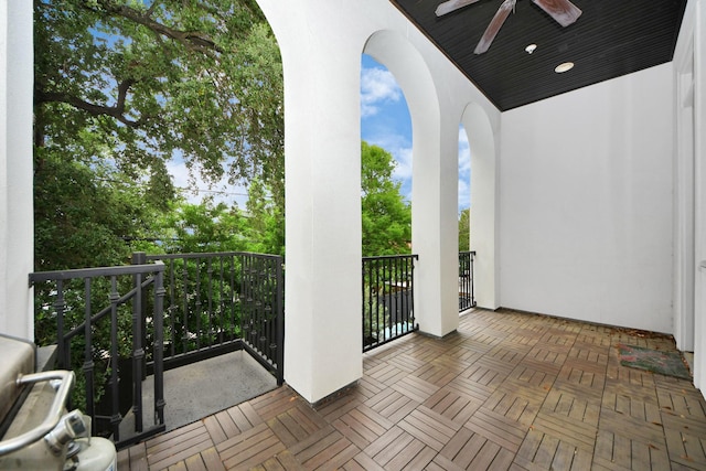 403 W Pierce St W, Houston, TX 77019 - balcony with a ceiling fan