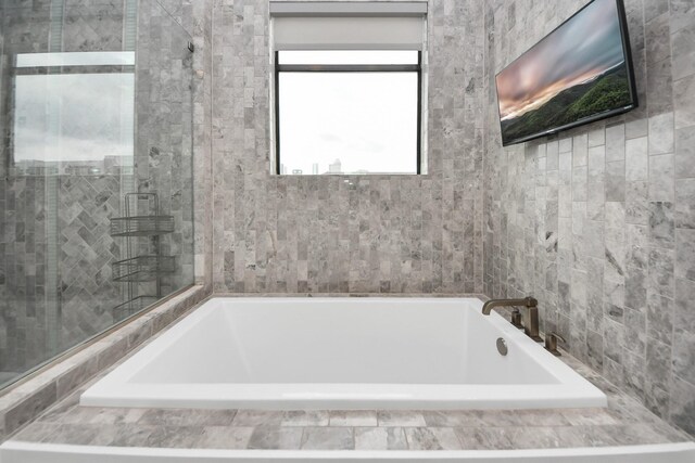 403 W Pierce St W, Houston, TX 77019 - full bathroom with tiled shower and a bath