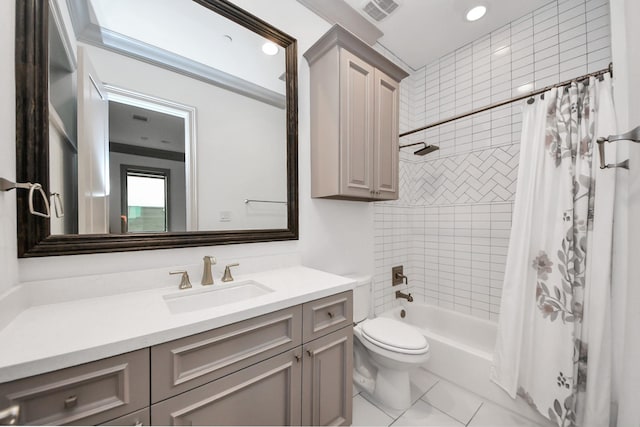 403 W Pierce St W, Houston, TX 77019 - full bathroom featuring toilet, shower / tub combo with curtain, vanity, recessed lighting, and tile patterned floors