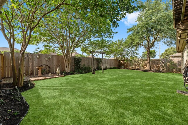 view of yard featuring a fenced backyard