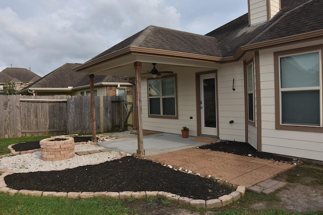 3009 Kurth Canyon Ct, League City, TX 77573 - view of patio with an outdoor fire pit, ceiling fan, and fence
