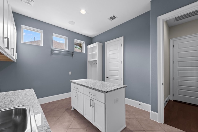 laundry area featuring a sink, baseboards, and visible vents