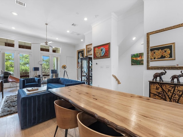 dining space featuring visible vents, crown molding, light wood-style floors, recessed lighting, and a ceiling fan