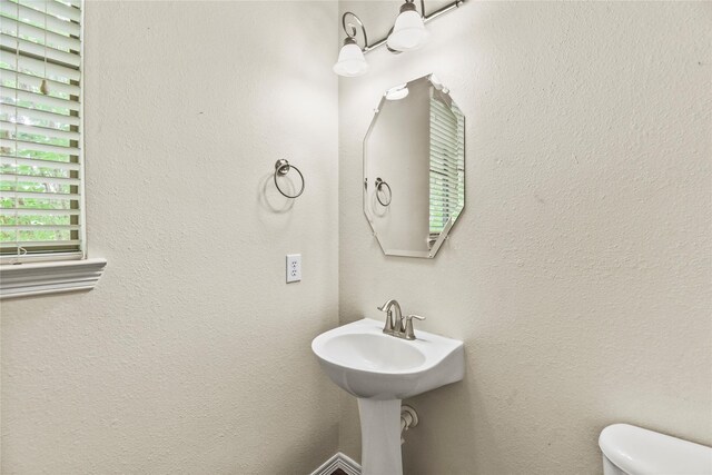 7824 Stoneyway Dr, Houston, TX 77040 - bathroom with toilet
