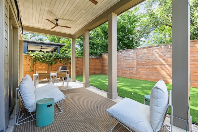 view of patio featuring a fenced backyard and a ceiling fan