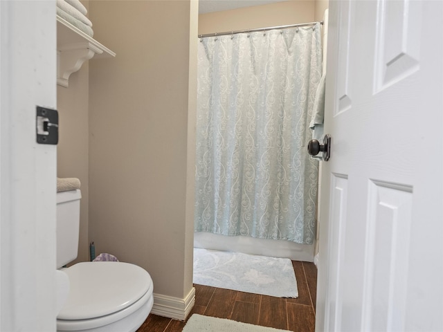 full bath featuring toilet, wood finish floors, and a shower with curtain