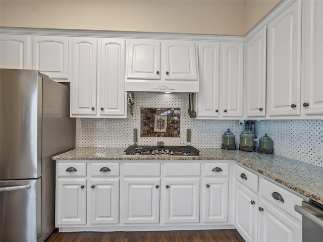 4103 Crimson Oak Ct, Houston, TX 77059 - kitchen featuring backsplash, appliances with stainless steel finishes, and white cabinetry