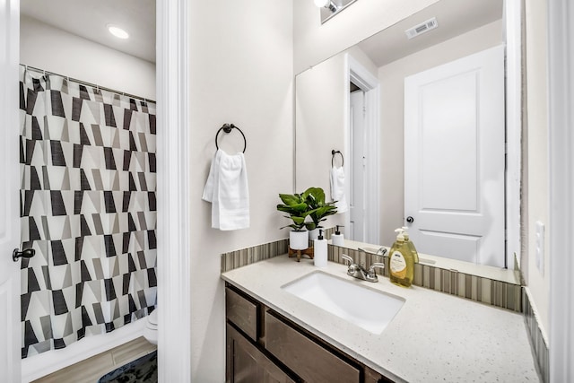 32927 Franklin Brooks Dr, Brookshire, TX 77423 - full bath with vanity, a shower with curtain, toilet, and visible vents