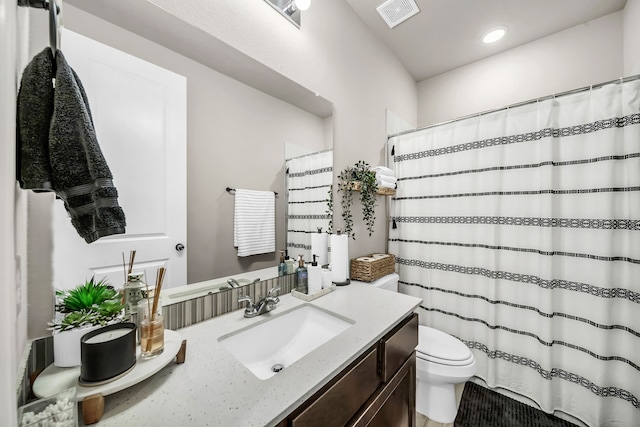 32927 Franklin Brooks Dr, Brookshire, TX 77423 - full bathroom with a shower with curtain, visible vents, vanity, toilet, and recessed lighting