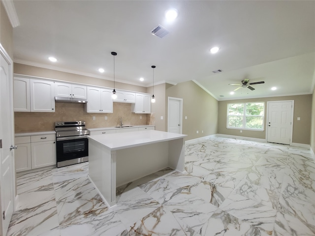 kitchen featuring stainless steel electric stove, crown molding, a sink, and visible vents