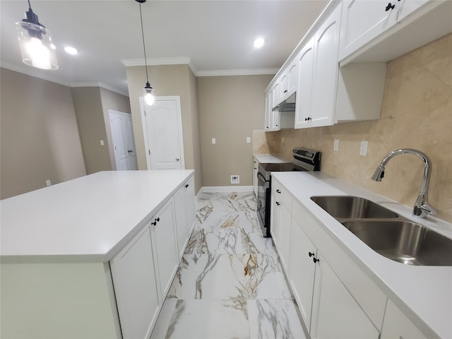 kitchen featuring stainless steel range with electric cooktop, a sink, baseboards, ornamental molding, and under cabinet range hood