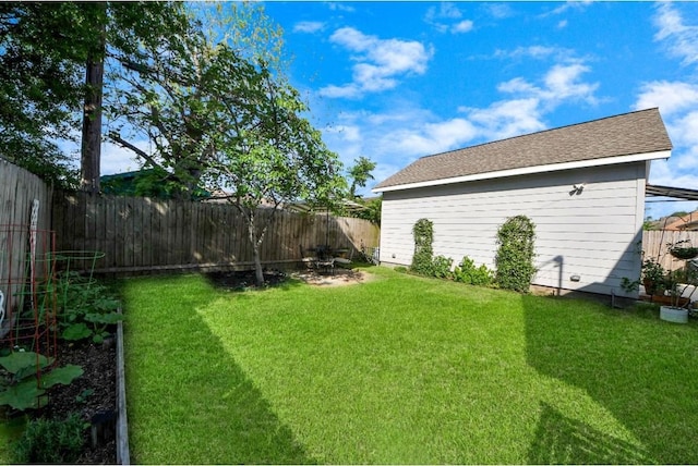 view of yard featuring a fenced backyard