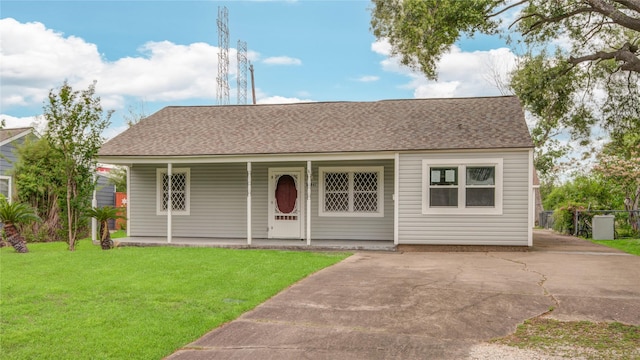 1622 Jennifer Ln, Houston, TX 77029 - single story home featuring a porch, roof with shingles, and a front yard