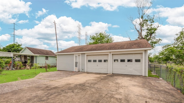 1622 Jennifer Ln, Houston, TX 77029 - detached garage featuring fence