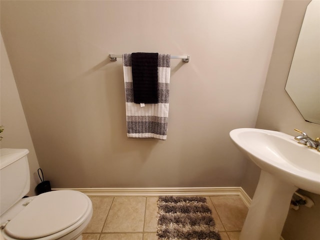 5439 Emerald Pointe Ln, Sugar Land, TX 77479 - bathroom featuring tile patterned flooring, baseboards, and toilet