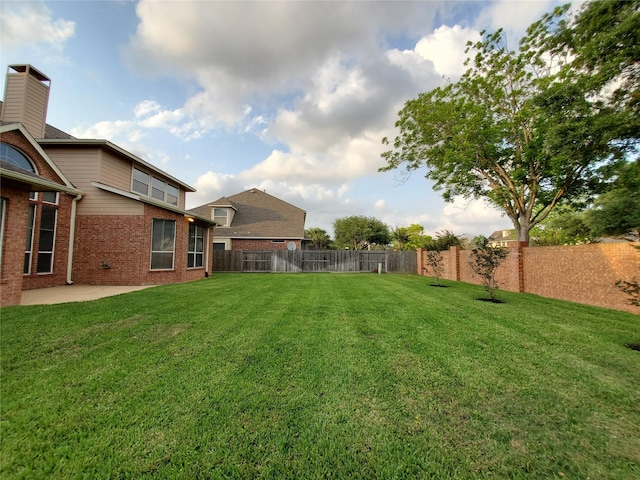 5439 Emerald Pointe Ln, Sugar Land, TX 77479 - view of yard with a fenced backyard and a patio area