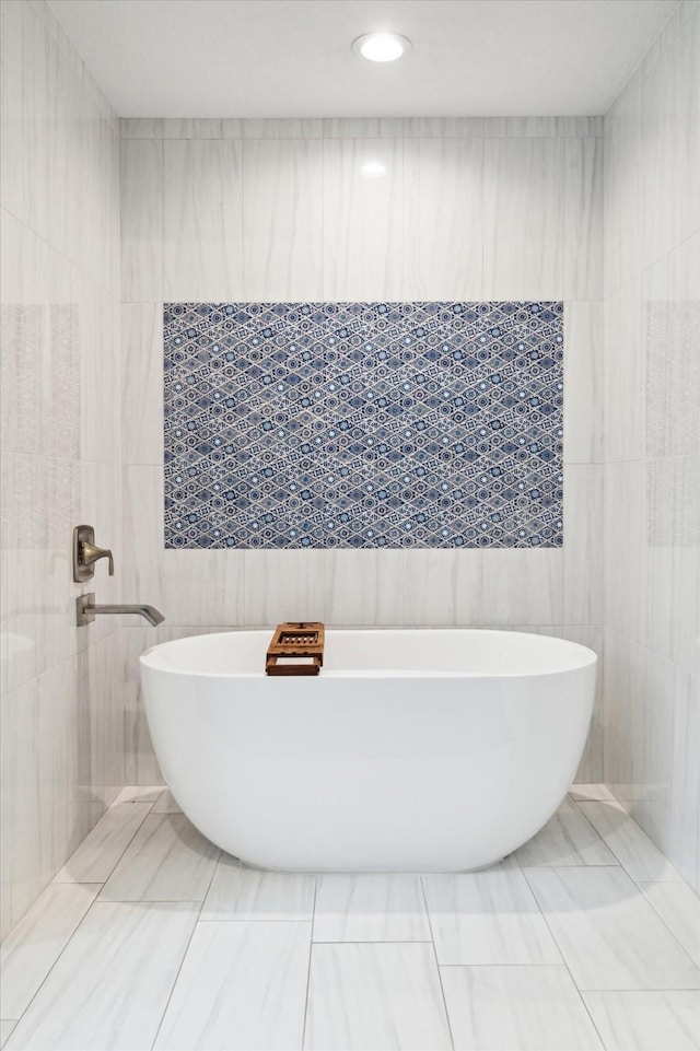 1623 Scenic Shore Dr, Kingwood, TX 77345 - full bathroom featuring a soaking tub and tile walls