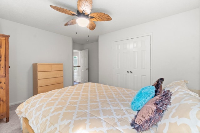 carpeted bedroom featuring ceiling fan, baseboards, and a closet