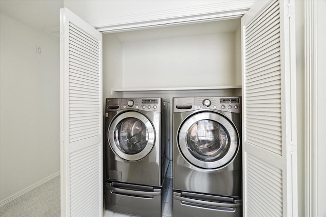 laundry room with laundry area, carpet flooring, baseboards, and independent washer and dryer