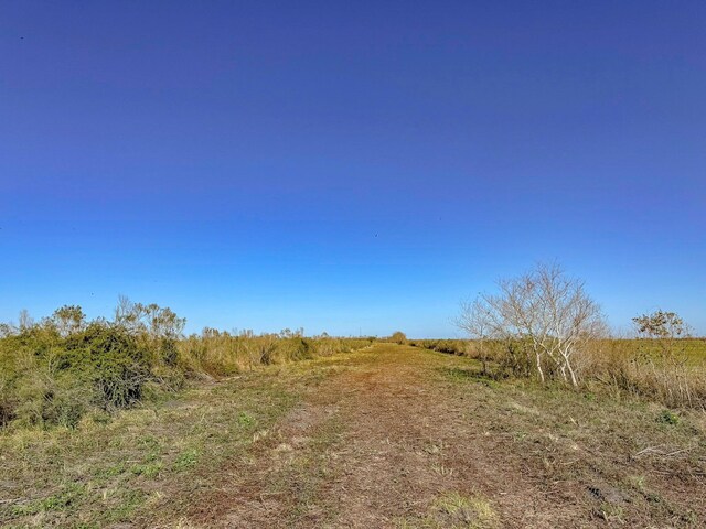 000 County Road 8, Guy, TX 77444