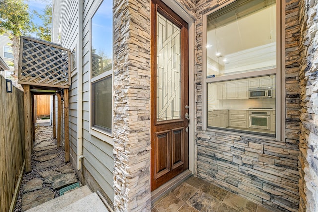 6115 Hamman St, Houston, TX 77007 - entrance to property featuring stone siding and fence