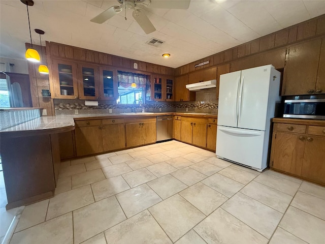kitchen featuring decorative backsplash, visible vents, appliances with stainless steel finishes, a peninsula, and under cabinet range hood