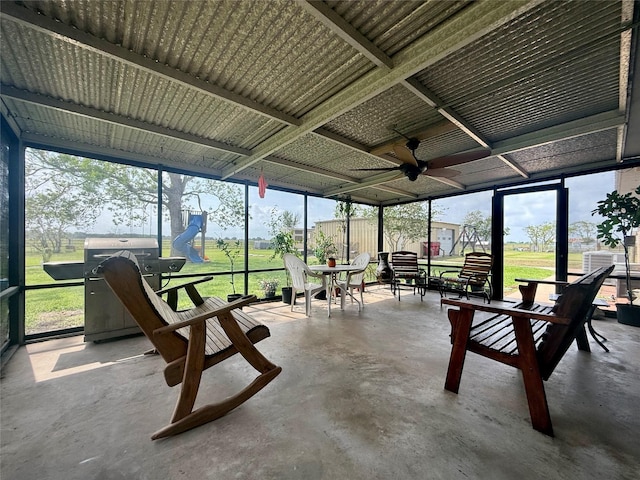 sunroom featuring a ceiling fan