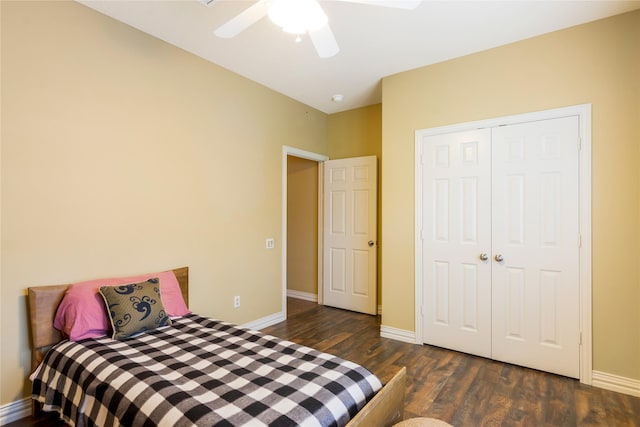 11068 First Lgt, Montgomery, TX 77356 - bedroom featuring baseboards, ceiling fan, dark wood-style floors, and a closet