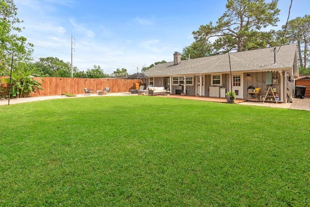 view of yard featuring fence and an outdoor hangout area