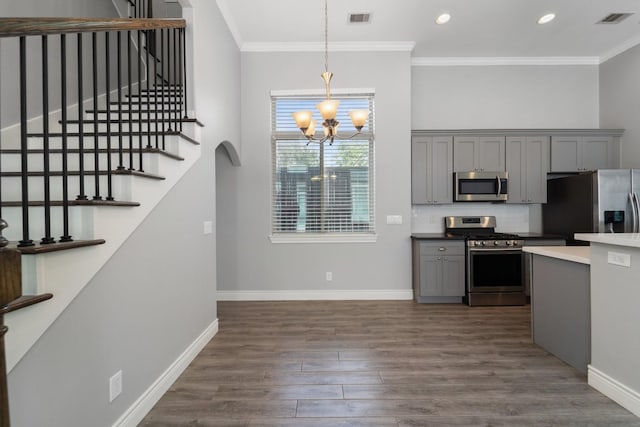 kitchen with gray cabinets, stainless steel appliances, dark wood-style flooring, and visible vents