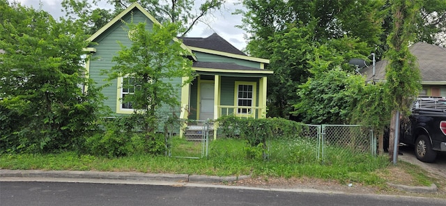 1426 E 36th St, Houston, TX 77022 - view of front of property featuring roof with shingles, a gate, and a fenced front yard