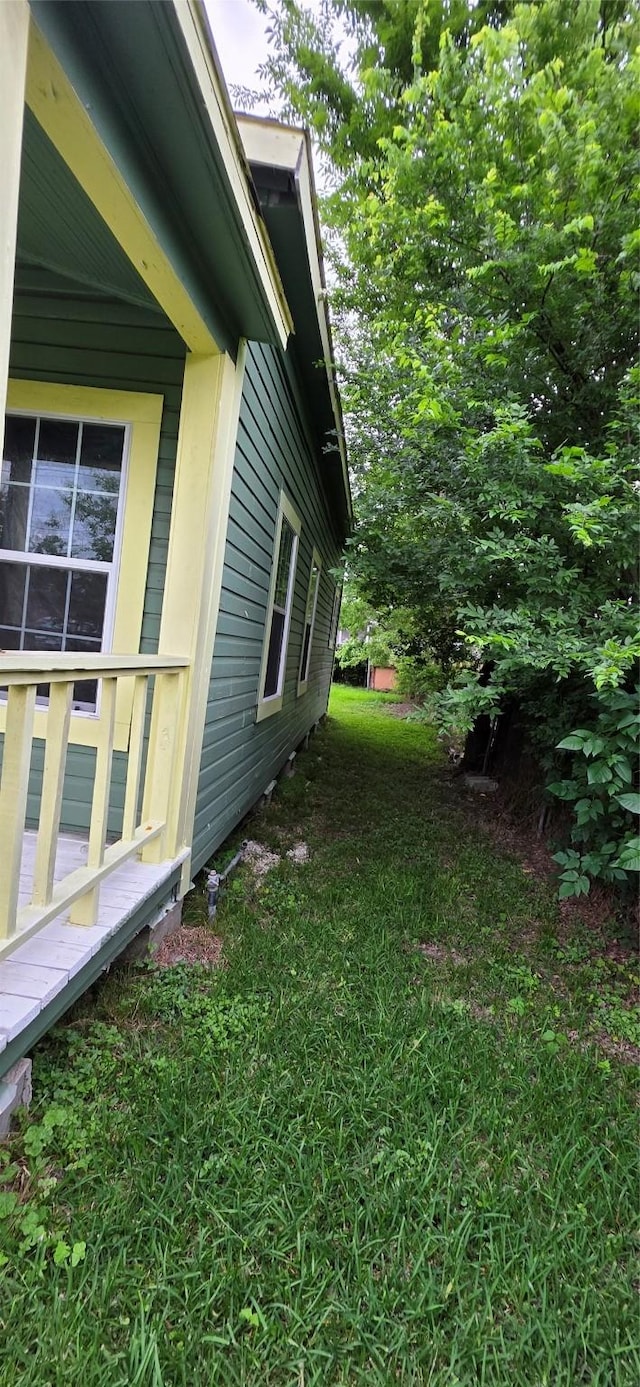 1426 E 36th St, Houston, TX 77022 - view of side of property featuring a lawn